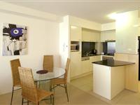 1 Bedroom Apartment Dining and Kitchen - Mantra Broadbeach on the Park