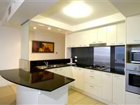 3  Bedroom Apartment Kitchen - Mantra Broadbeach on the Park